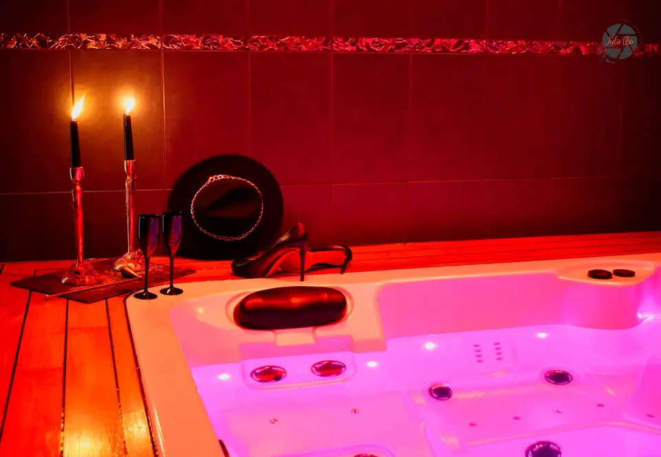Love room avec jacuzzi privatif